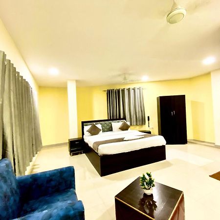 Hotel Sky Park Shamshabad Zewnętrze zdjęcie