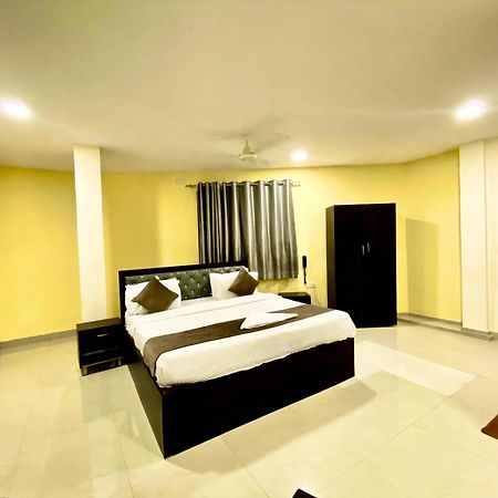 Hotel Sky Park Shamshabad Zewnętrze zdjęcie