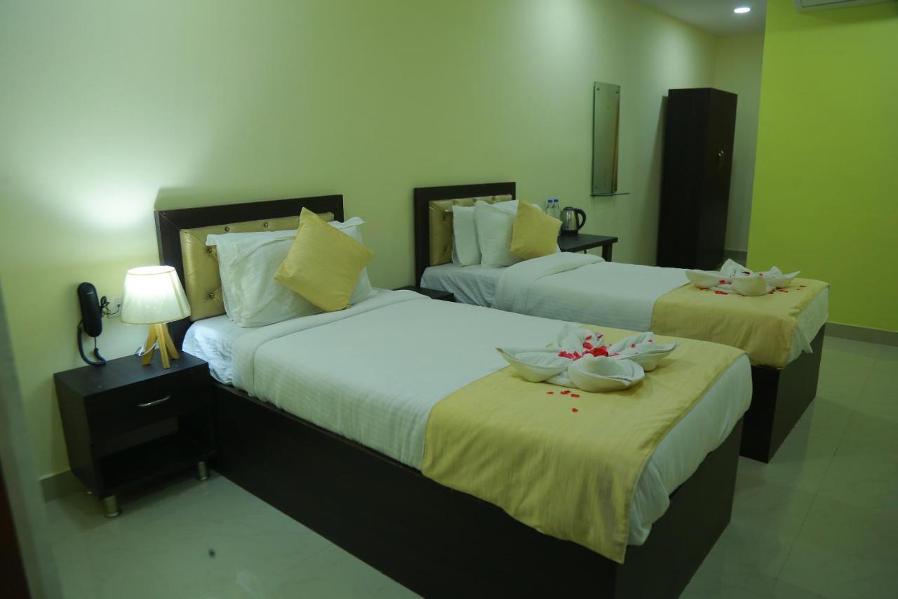 Hotel Sky Park Shamshabad Zewnętrze zdjęcie