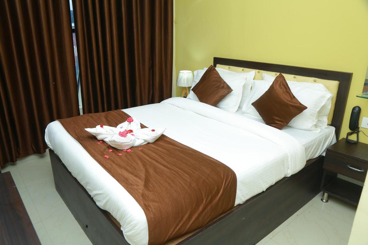Hotel Sky Park Shamshabad Zewnętrze zdjęcie