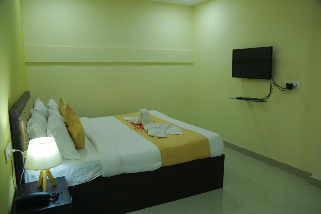 Hotel Sky Park Shamshabad Zewnętrze zdjęcie