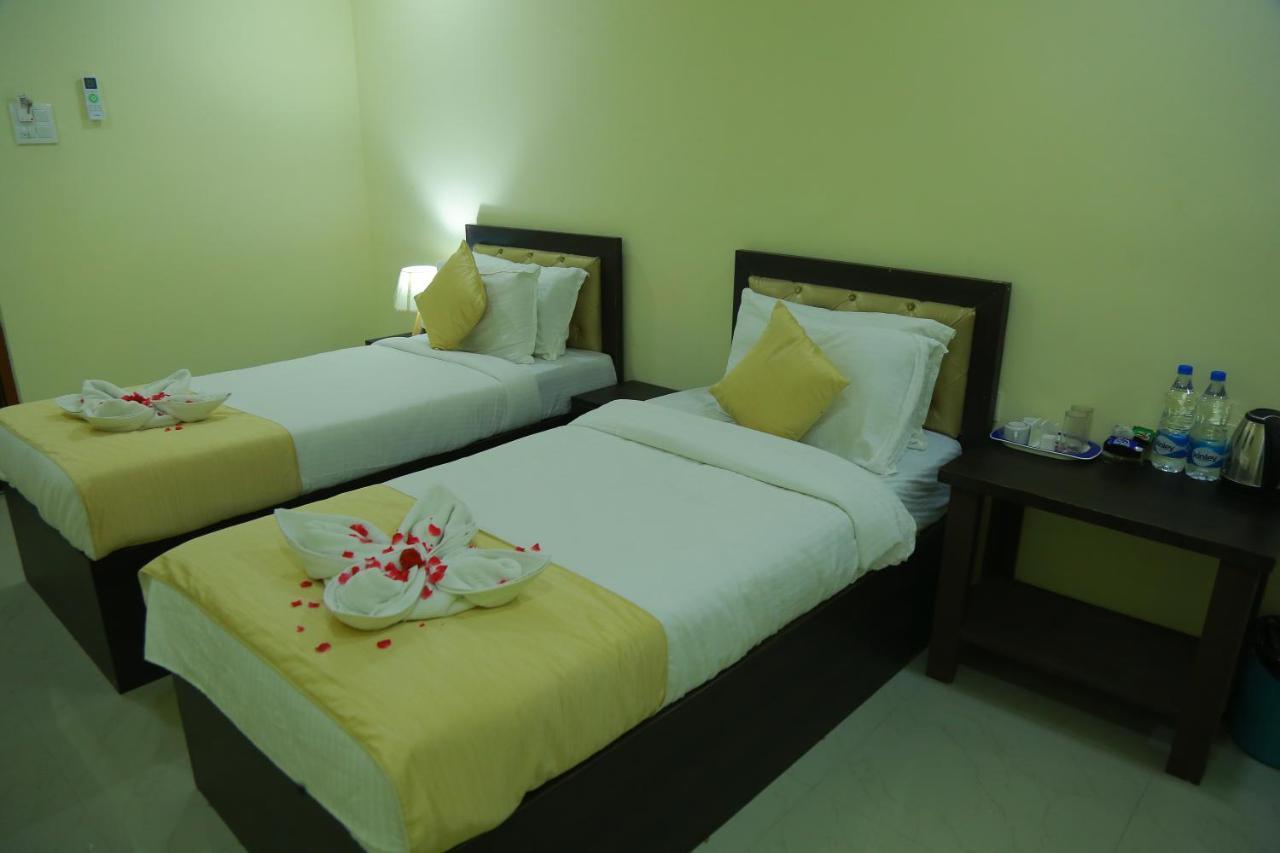 Hotel Sky Park Shamshabad Zewnętrze zdjęcie