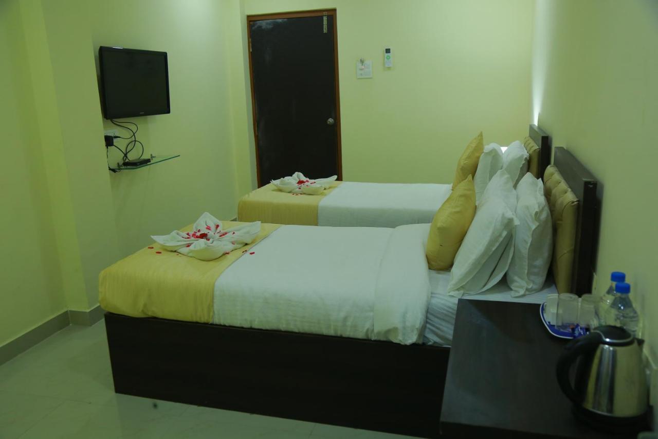 Hotel Sky Park Shamshabad Zewnętrze zdjęcie