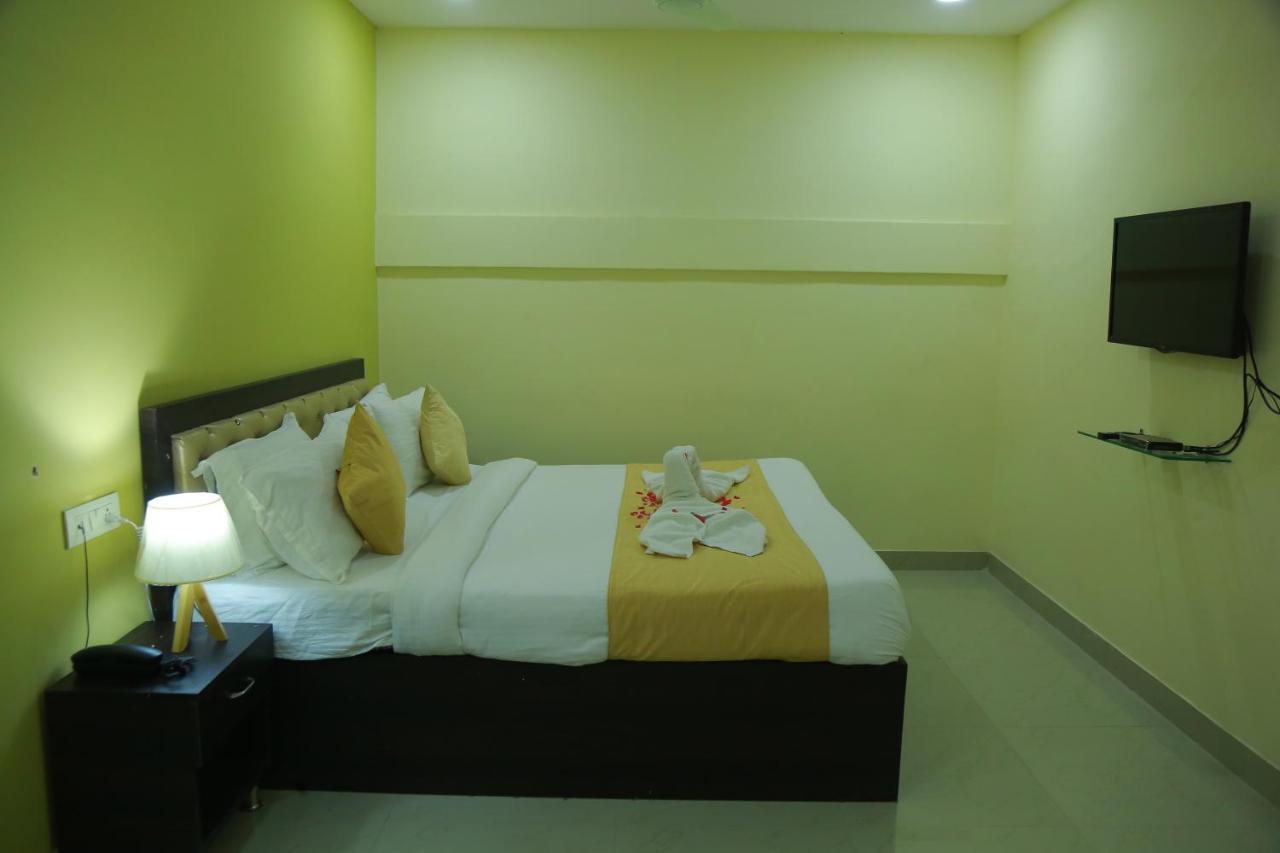 Hotel Sky Park Shamshabad Zewnętrze zdjęcie