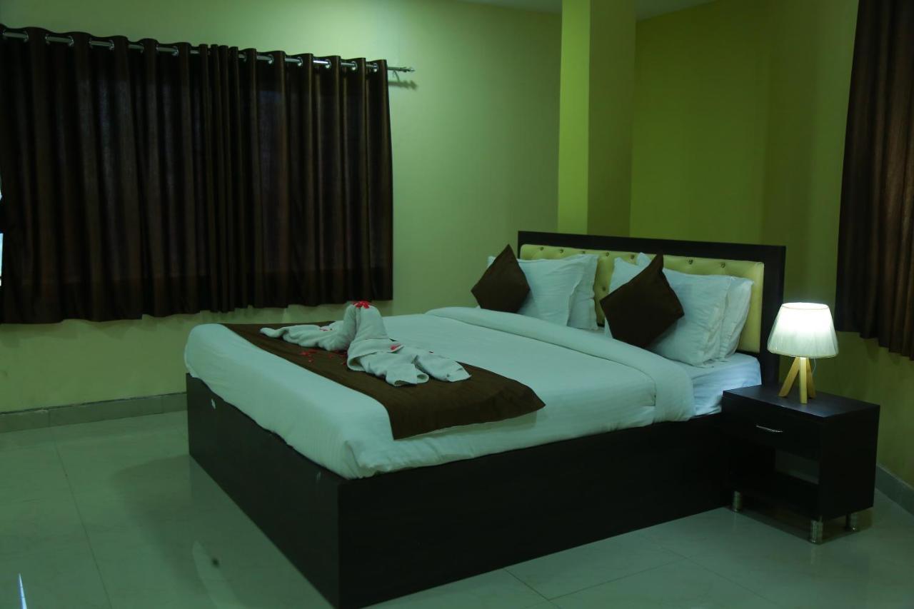 Hotel Sky Park Shamshabad Zewnętrze zdjęcie
