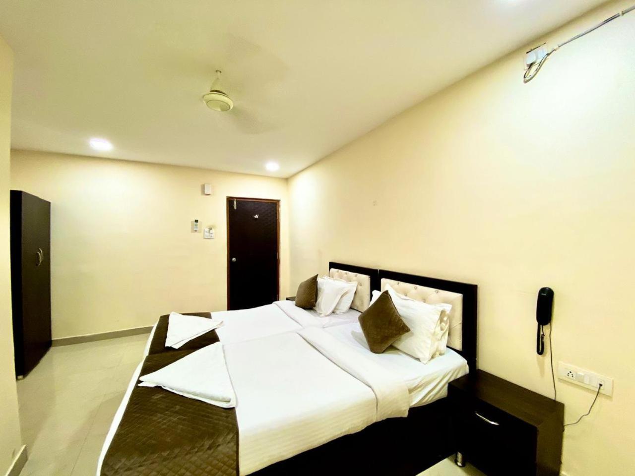 Hotel Sky Park Shamshabad Zewnętrze zdjęcie