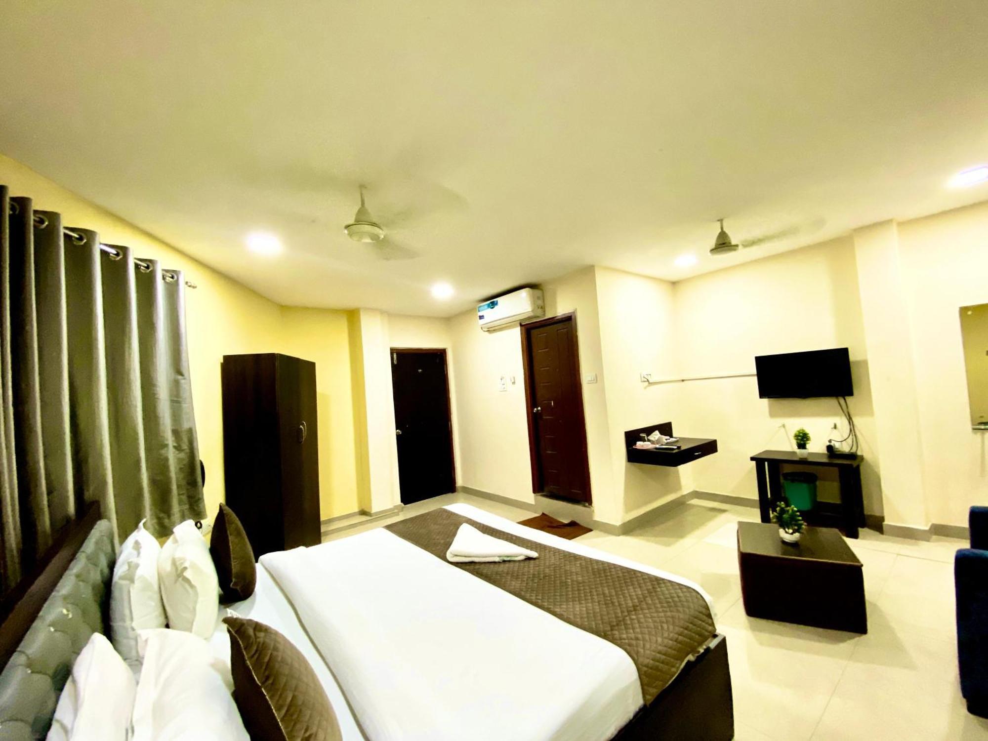 Hotel Sky Park Shamshabad Zewnętrze zdjęcie