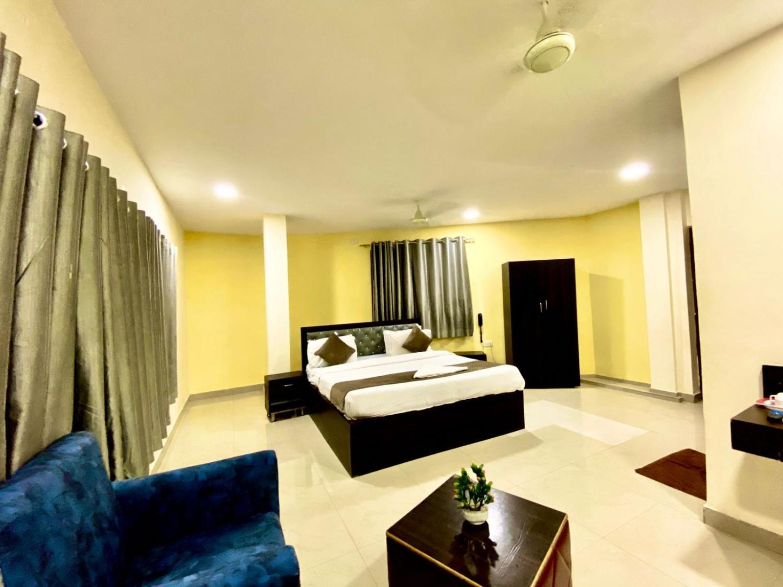 Hotel Sky Park Shamshabad Zewnętrze zdjęcie
