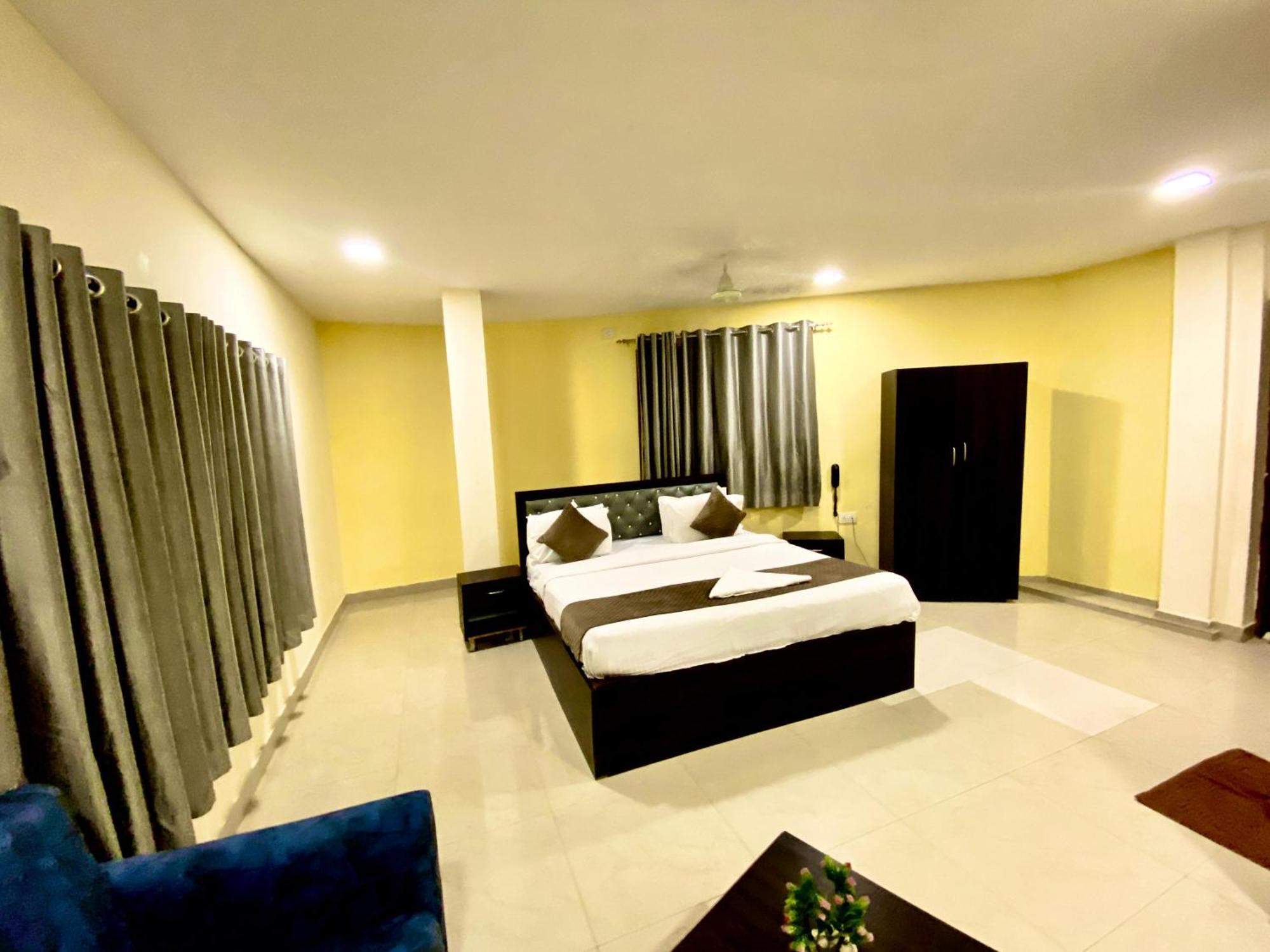 Hotel Sky Park Shamshabad Zewnętrze zdjęcie