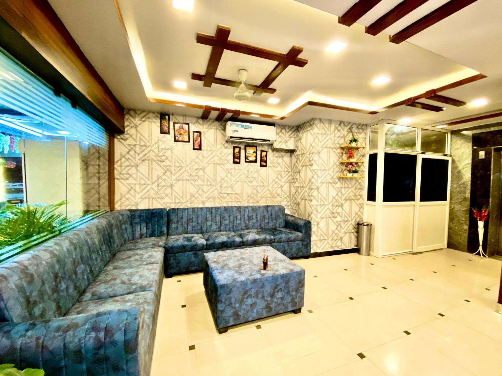 Hotel Sky Park Shamshabad Zewnętrze zdjęcie