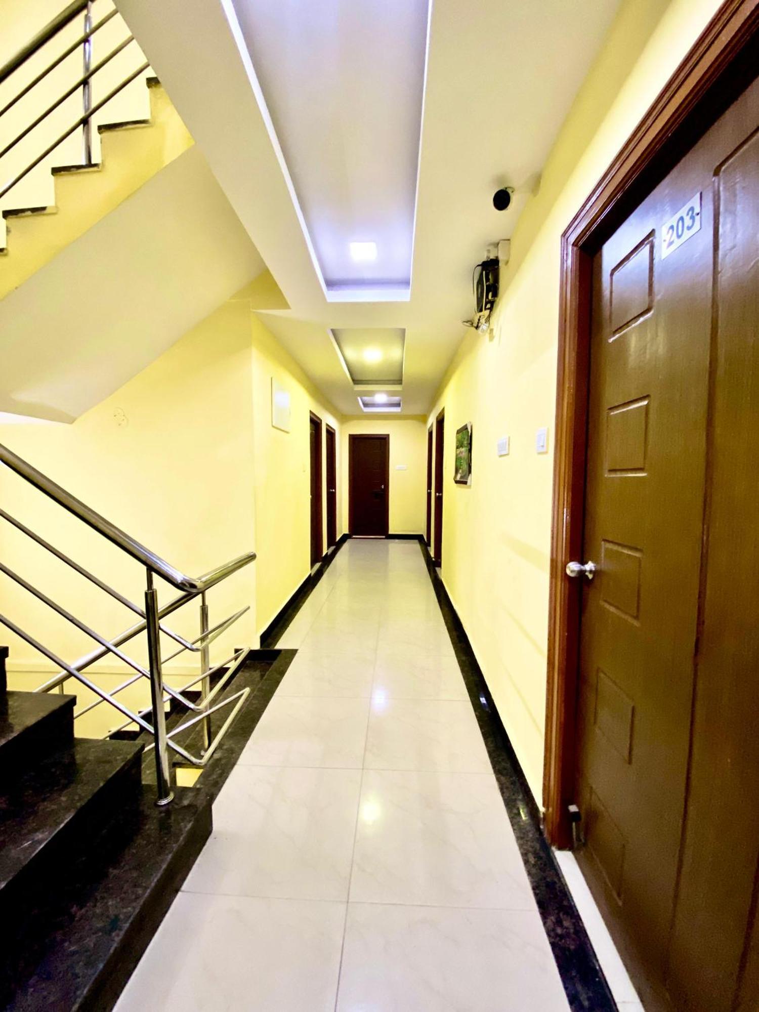 Hotel Sky Park Shamshabad Zewnętrze zdjęcie