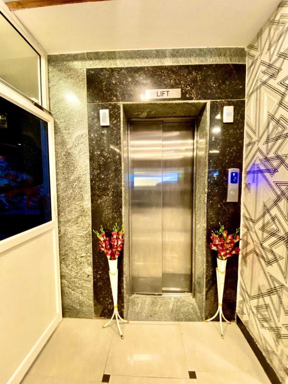 Hotel Sky Park Shamshabad Zewnętrze zdjęcie