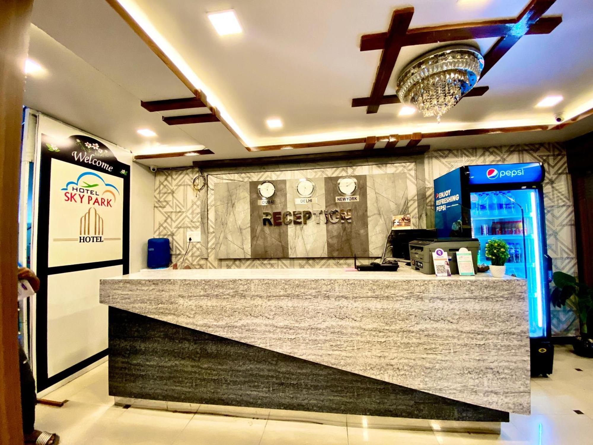 Hotel Sky Park Shamshabad Zewnętrze zdjęcie