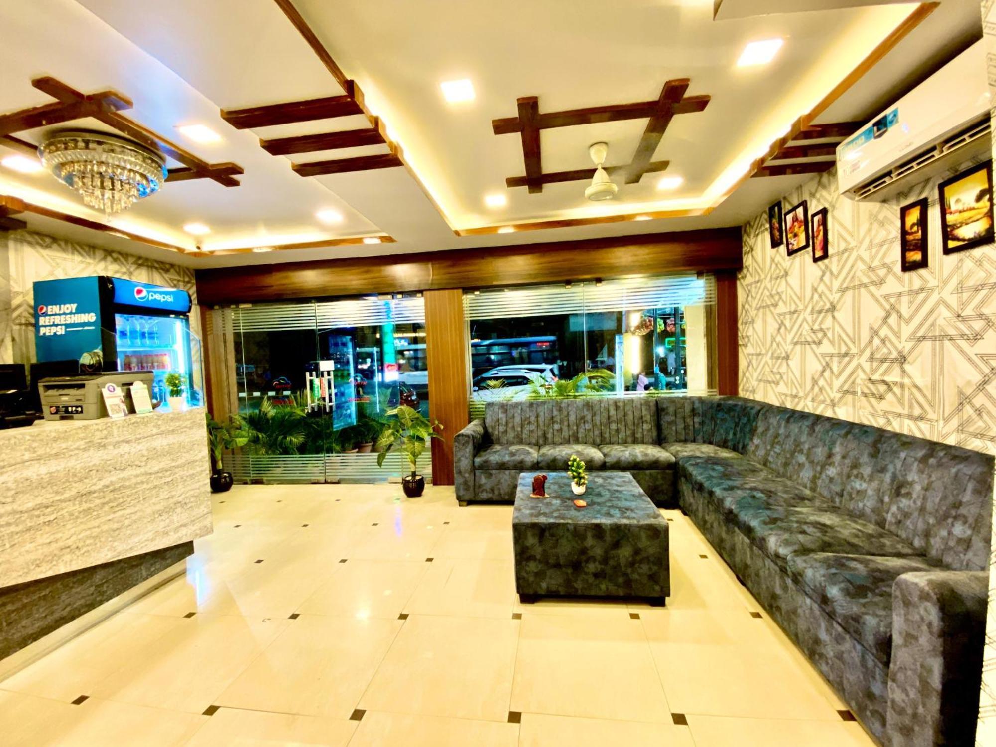 Hotel Sky Park Shamshabad Zewnętrze zdjęcie